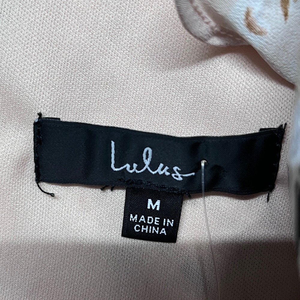 Lulus Jumpsuit Medium Pink Floral Ruffle V-Neck Sleeveless Shorts Romper  3688 - Picture 4 of 8